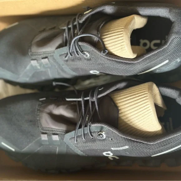 On Cloud 5 Women’s Waterproof Black Athletic Shoes - Picture 3 of 6